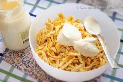 Салат с курицей и яичными блинчиками. 03