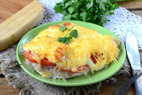 Куриная грудка в шубке под сыром.