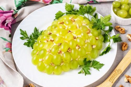 Салат Виноградная Лоза.