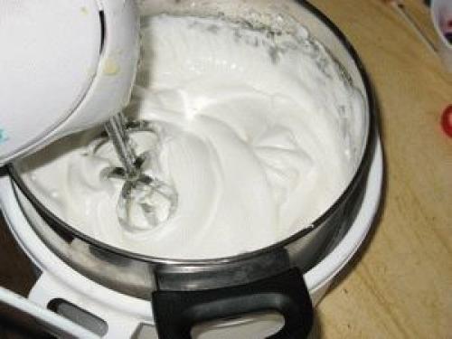 Белковый крем.   Белковый крем до последнего времени камнем преткновения оставался. 08