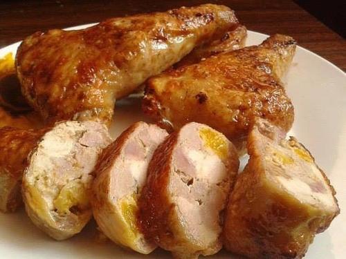 Фаршированные куриные окорочка.