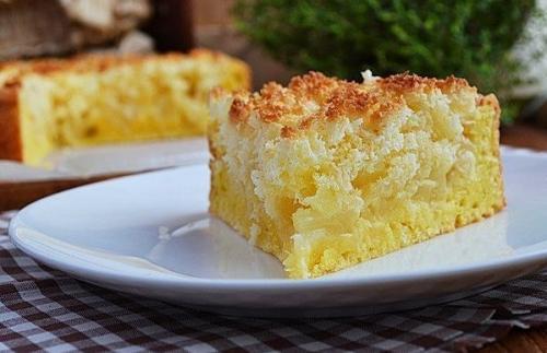 Творожной пиpог c яблoками и кокоcовой карамeлью.