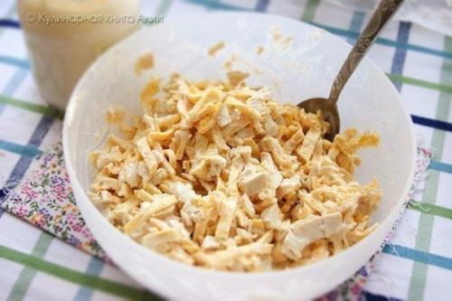 Салат с курицей и яичными блинчиками. 04