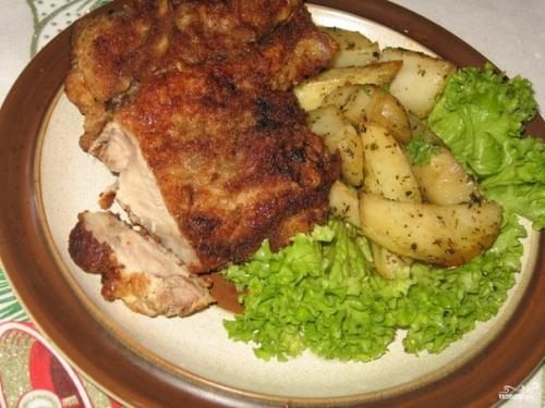 Свиная котлета на косточке.