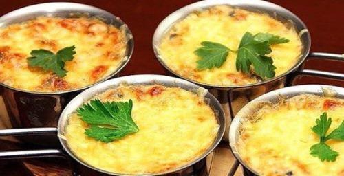 Жюльен с курицей и грибами.