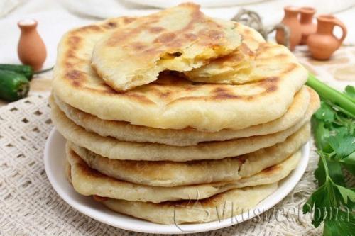 Простенький хачапури с сыром.