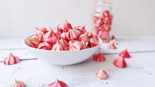 Малиново - меренговые поцелуйчики. 01