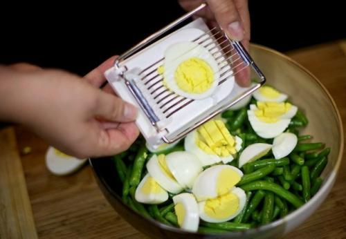 Салат из зеленой фасоли с яйцами. 05