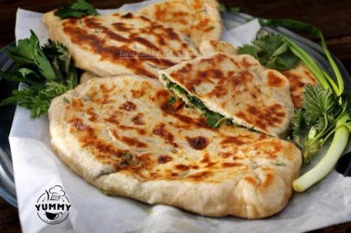 Лепёшки с зеленью.