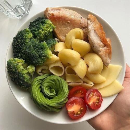 Я все тарелки хочу.