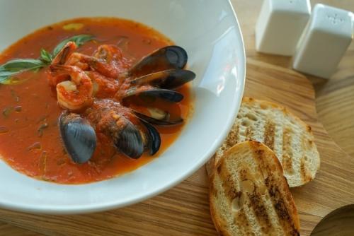Томатный суп с морепродуктами. Томатный суп с морепродуктами.