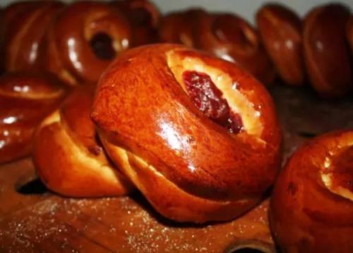 Сдобные булочки с вареньем. Сдобные булочки с вареньем.