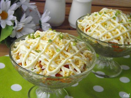 Салат с куриной печенью.