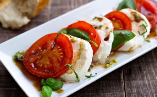 Капрезе с моцареллой. Капрезе с моцареллой.