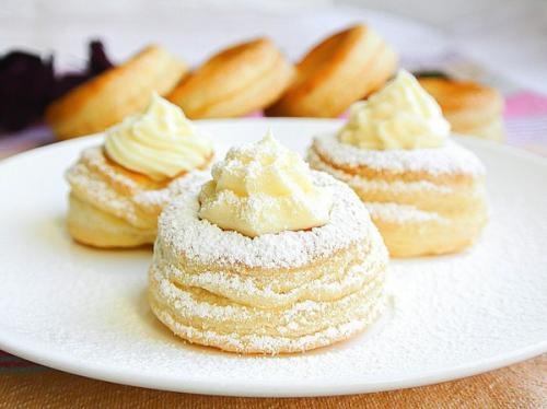 Волованы с заварным кремом.