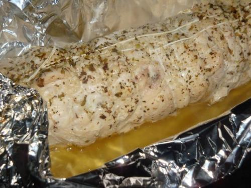 Куриный рулет с яблоками и сухофруктами. 06