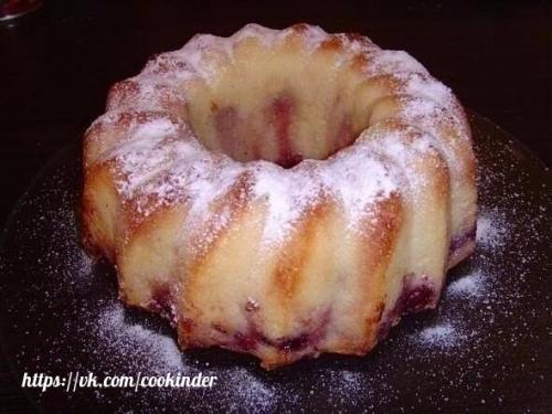 Манник с ягодами.