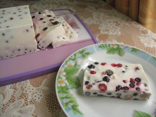 Сметанный десерт с ягодами (сметанный торт - желе). 02