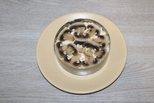 Слоёный салат с жареными шампиньонами. 01