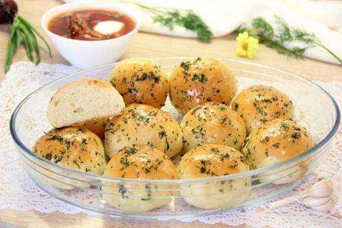 Пампушки с чесноком.
