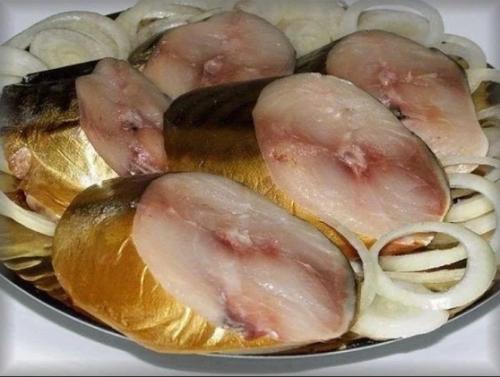 Скумбрия Четыре Плюса в чайном рассоле.