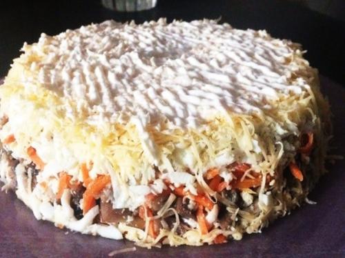 Салат Рафаэло.  Ингредиенты: