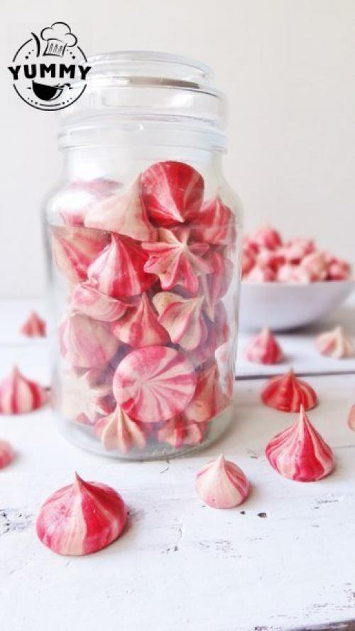 Малиново - меренговые поцелуйчики.