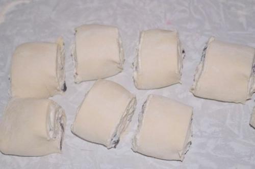 Слоёные булочки с творожной начинкой и изюмом. 05 Слоёные булочки с творожной начинкой и изюмом. 05