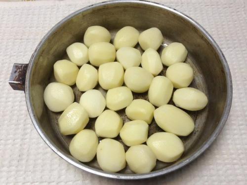 Молодой картофель под сметанные соусом. 02