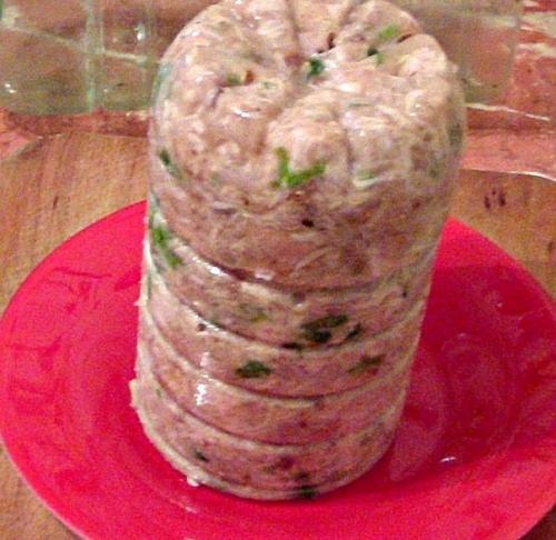 Рулет куриный. Куриный рулет или колбаса (в пластиковой бутылке).
