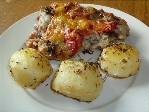 Свинина с овощами и соусом бешамель!