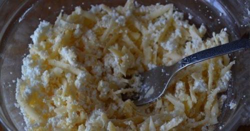 Сырные лепёшки.  Ингредиенты: 01