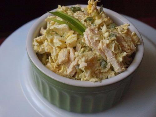 Салат из пекинской капусты с курицей.