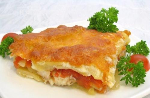 Рыба с картофелем, запеченные под майонезом.