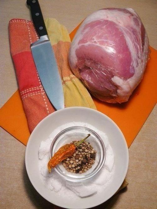 Ветчина домашняя.  Ветчину и готовое мясо в магазинах я уже давно не беру. 01