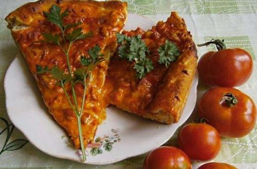 Пицца с ветчиной по-итальянски.