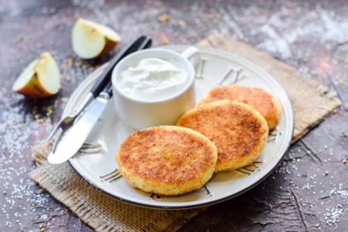 Сырники из творога с манкой.