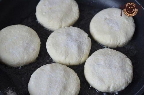 Идеальные сырники.  Сколько я эти сырники искала. 08