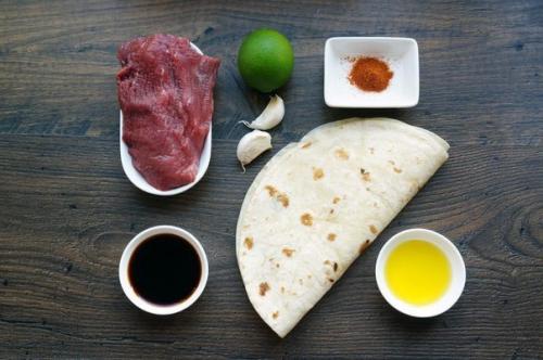 Фахита.  Ингредиенты:   Мясо - 800 г. 01