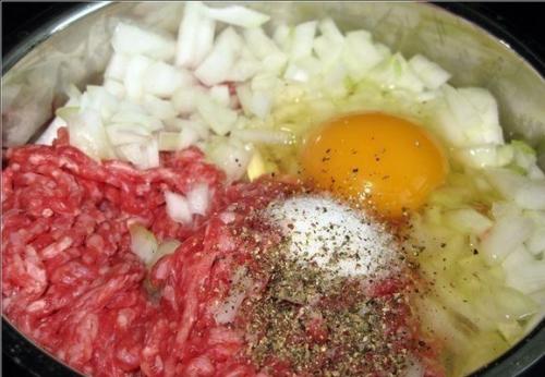 Треугольные котлетки.  Ингредиенты: 01