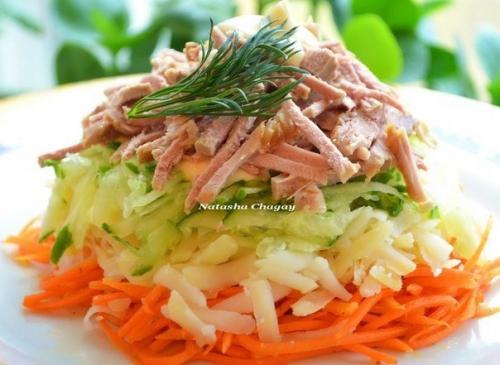 Салат с морковкой по-корейски.