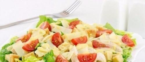 Салат Цезарь с курицей. Салат Цезарь с курицей.