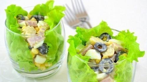 Салат Пятерка с ветчиной и кукурузой. Салат Пятерка с ветчиной и кукурузой.