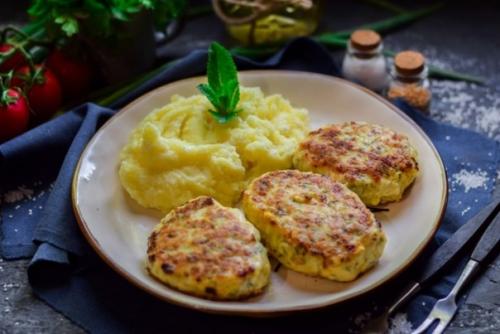 Куриные котлеты с укропом.