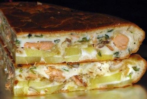 Рыбный заливной пирог с картошкой.