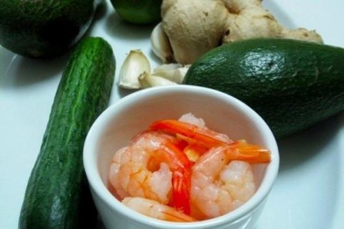 Шикарный салат из авокадо с креветками. 02