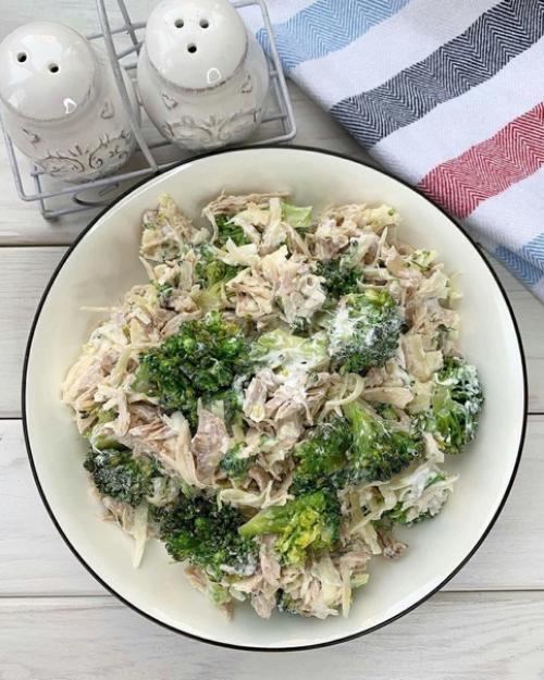 Очень вкусный диетический салат с брокколи на обед! Очень вкусный диетический салат с брокколи на обед!