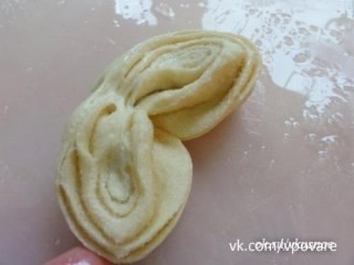 Плюшка сахарная.  В детстве я обожала эти плюшки. 06