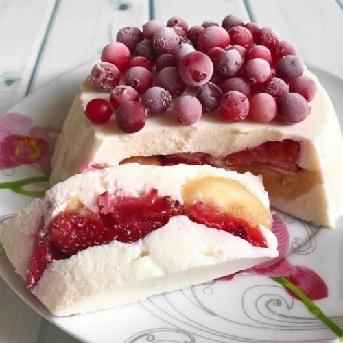 Лёгкий творожный десерт с фруктами.