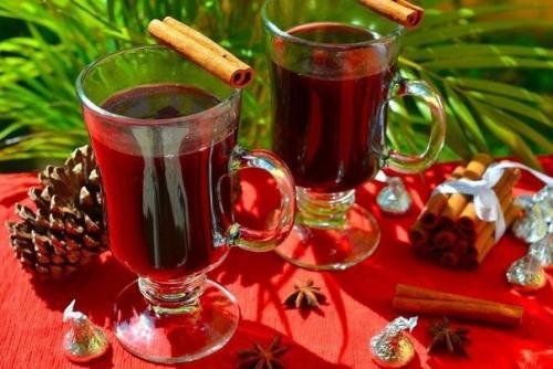 Глинтвейн.   Ингредиенты:   Вино красное - 750 мл.